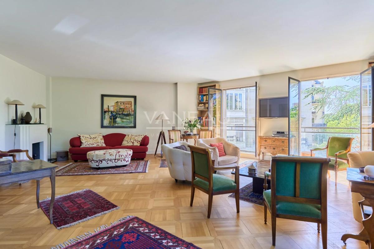 PARIS XVIe - Henri Martin - Appartement familial d'angle Etage E