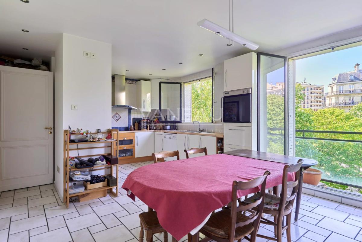 PARIS XVIe - Henri Martin - Appartement familial d'angle Etage E