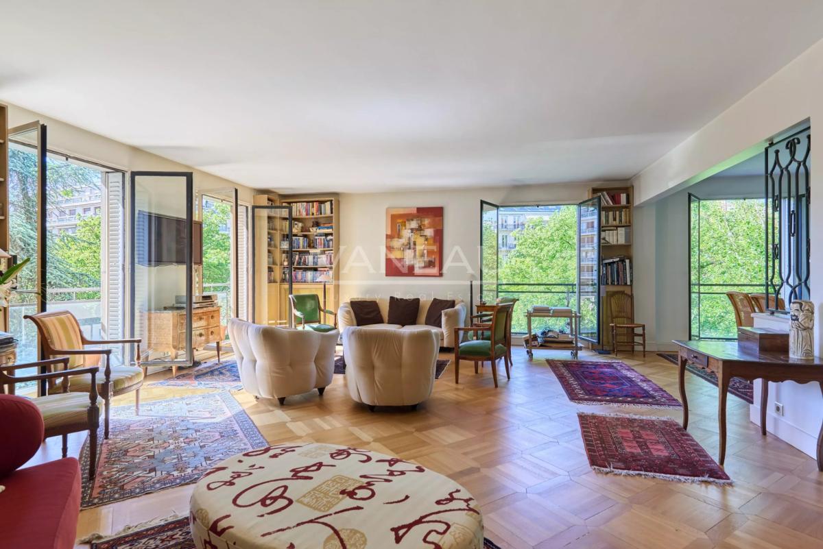 PARIS XVIe - Henri Martin - Appartement familial d'angle Etage E