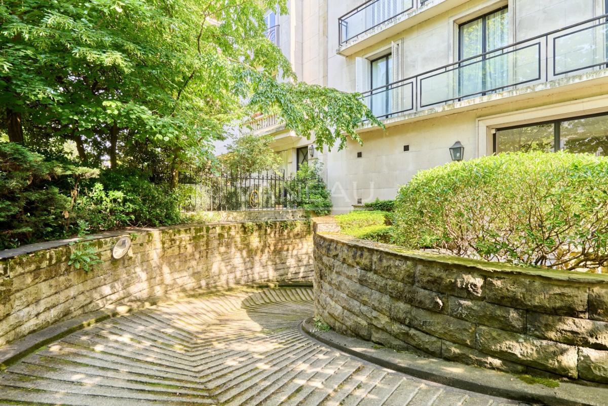 PARIS XVIe - Henri Martin - Appartement familial d'angle Etage E