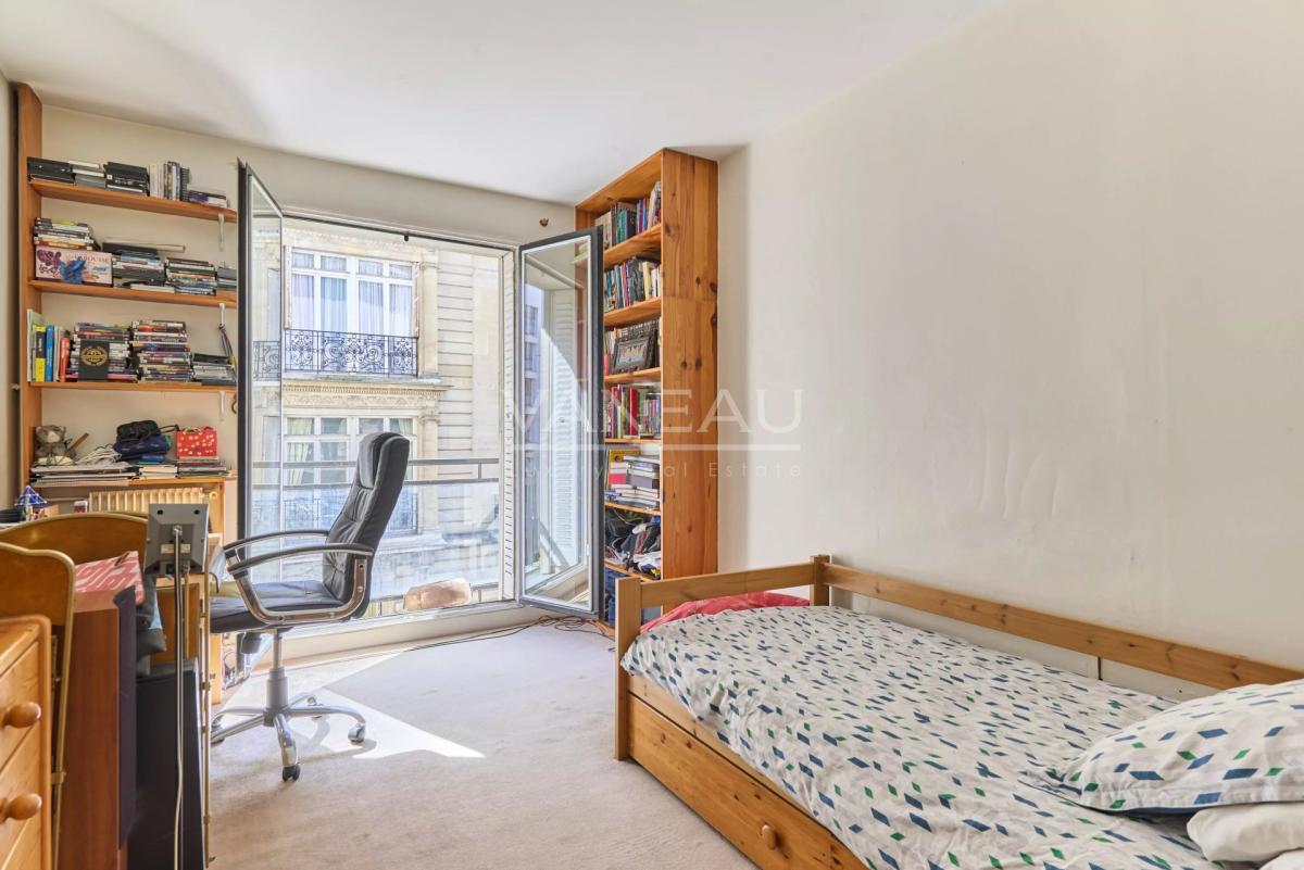 PARIS XVIe - Henri Martin - Appartement familial d'angle Etage E