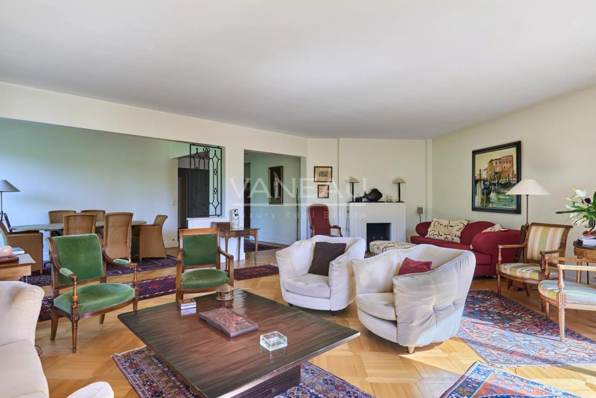 PARIS XVIe - Henri Martin - Appartement familial d'angle Etage E