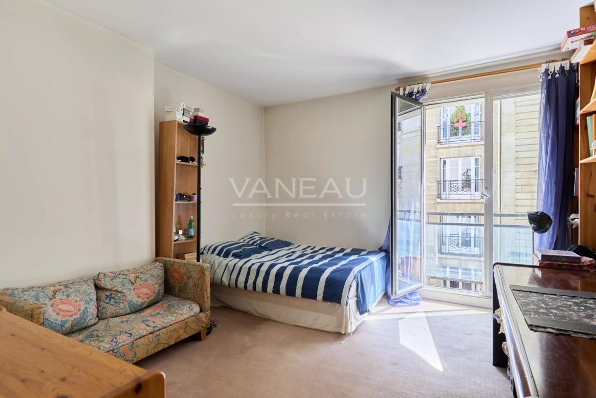 PARIS XVIe - Henri Martin - Appartement familial d'angle Etage E