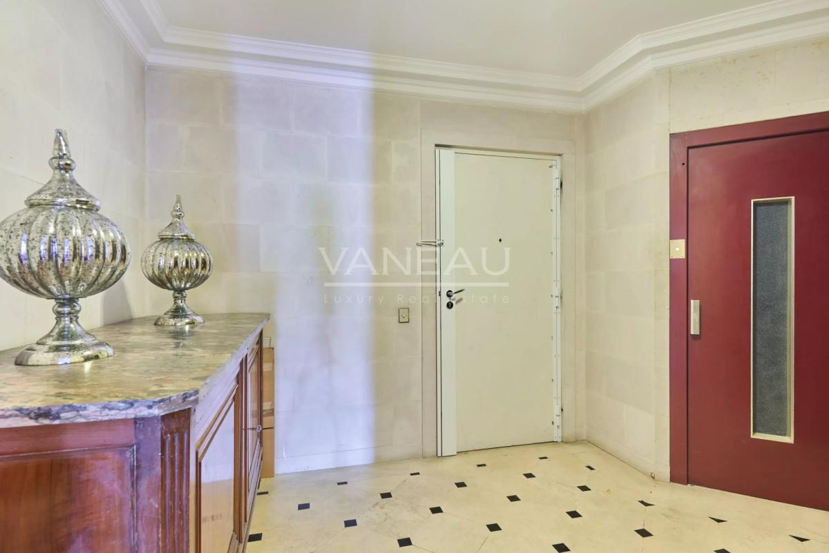PARIS XVIe - Henri Martin - Appartement familial d'angle Etage E