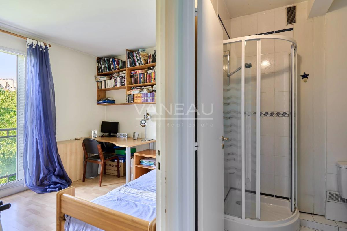 PARIS XVIe - Henri Martin - Appartement familial d'angle Etage Elevé