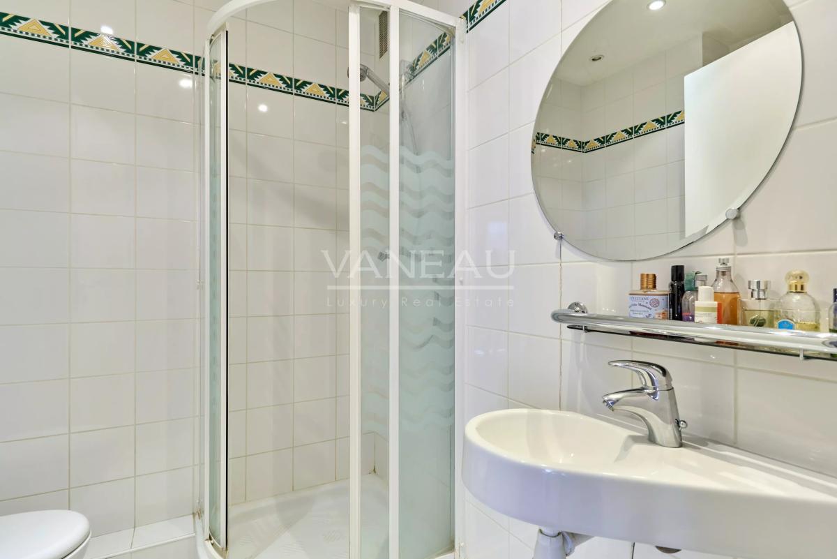 PARIS XVIe - Henri Martin - Appartement familial d'angle Etage Elevé