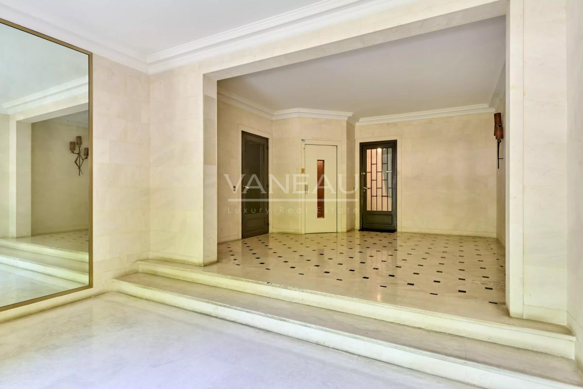 PARIS XVIe - Henri Martin - Appartement familial d'angle Etage E