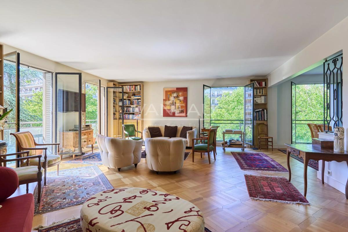 PARIS XVIe - Henri Martin - Appartement familial d'angle Etage Elevé
