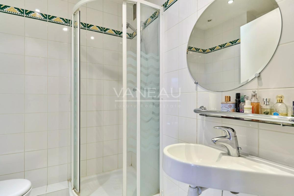 PARIS XVIe - Henri Martin - Appartement familial d'angle Etage E
