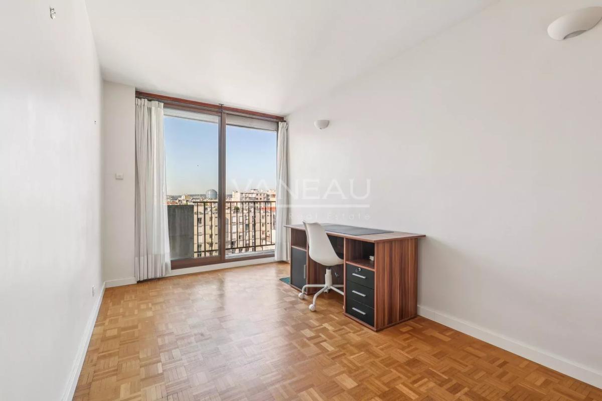 Paris 15e - 4 pièces en étage élevé - Vue dégagée