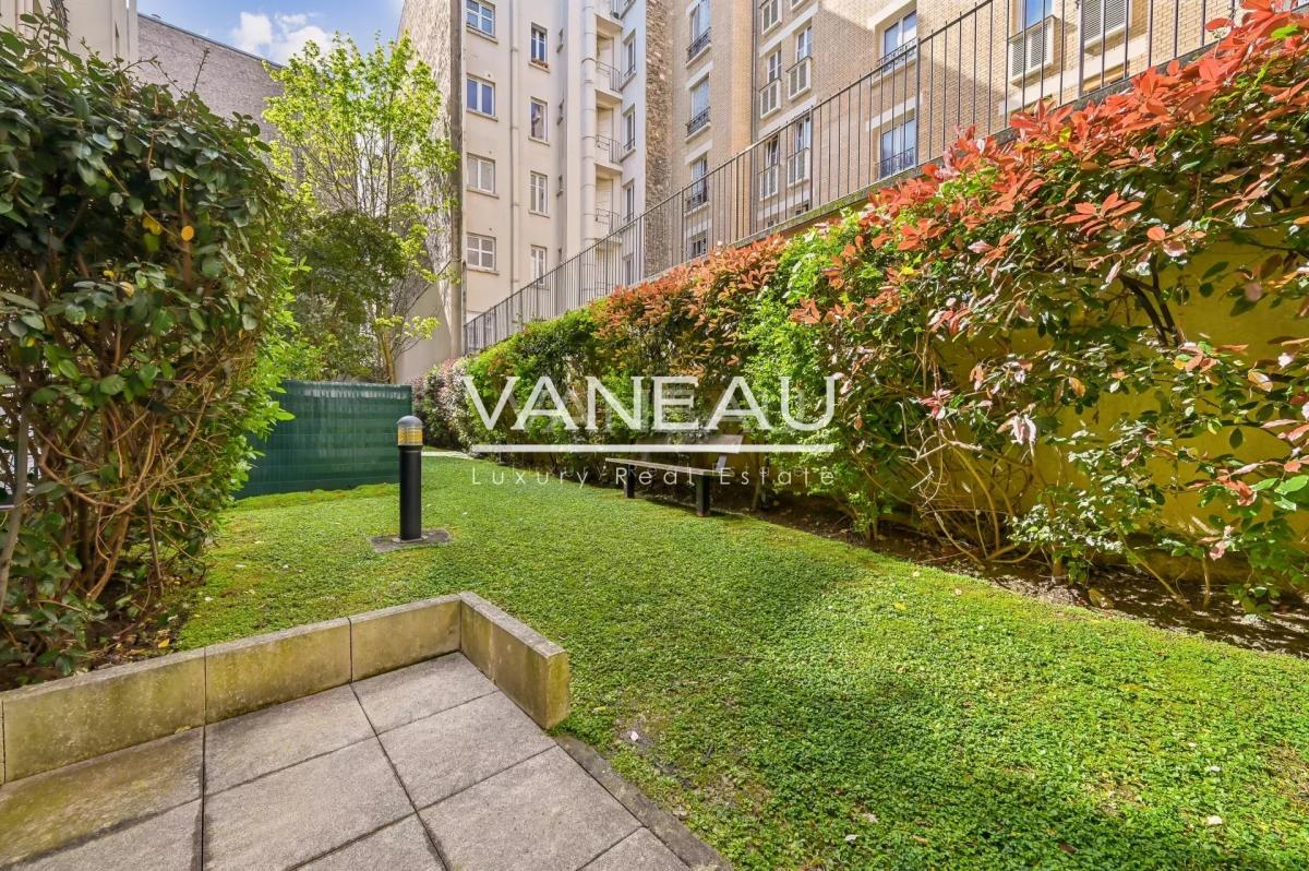 LOCATION MEUBLÉE 2 pièces - PARIS 15ème
