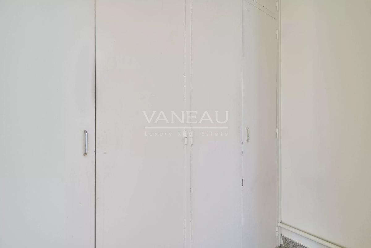 PARIS XVe - Mairie : Appartement avec balcons et vue dégagée sur monuments