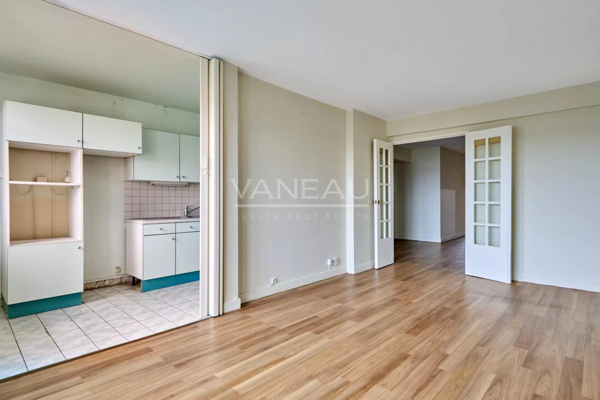 PARIS XVe - Mairie : Appartement avec balcons et vue dégagée sur