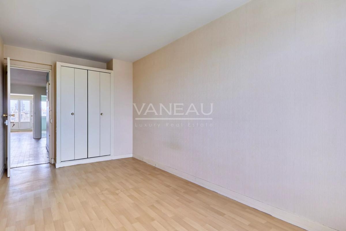 PARIS XVe - Mairie : Appartement avec balcons et vue dégagée sur