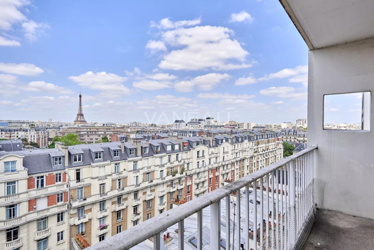 PARIS XVe - Mairie : Appartement avec balcons et vue dégagée sur monuments