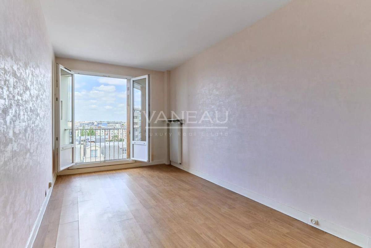 PARIS XVe - Mairie : Appartement avec balcons et vue dégagée sur