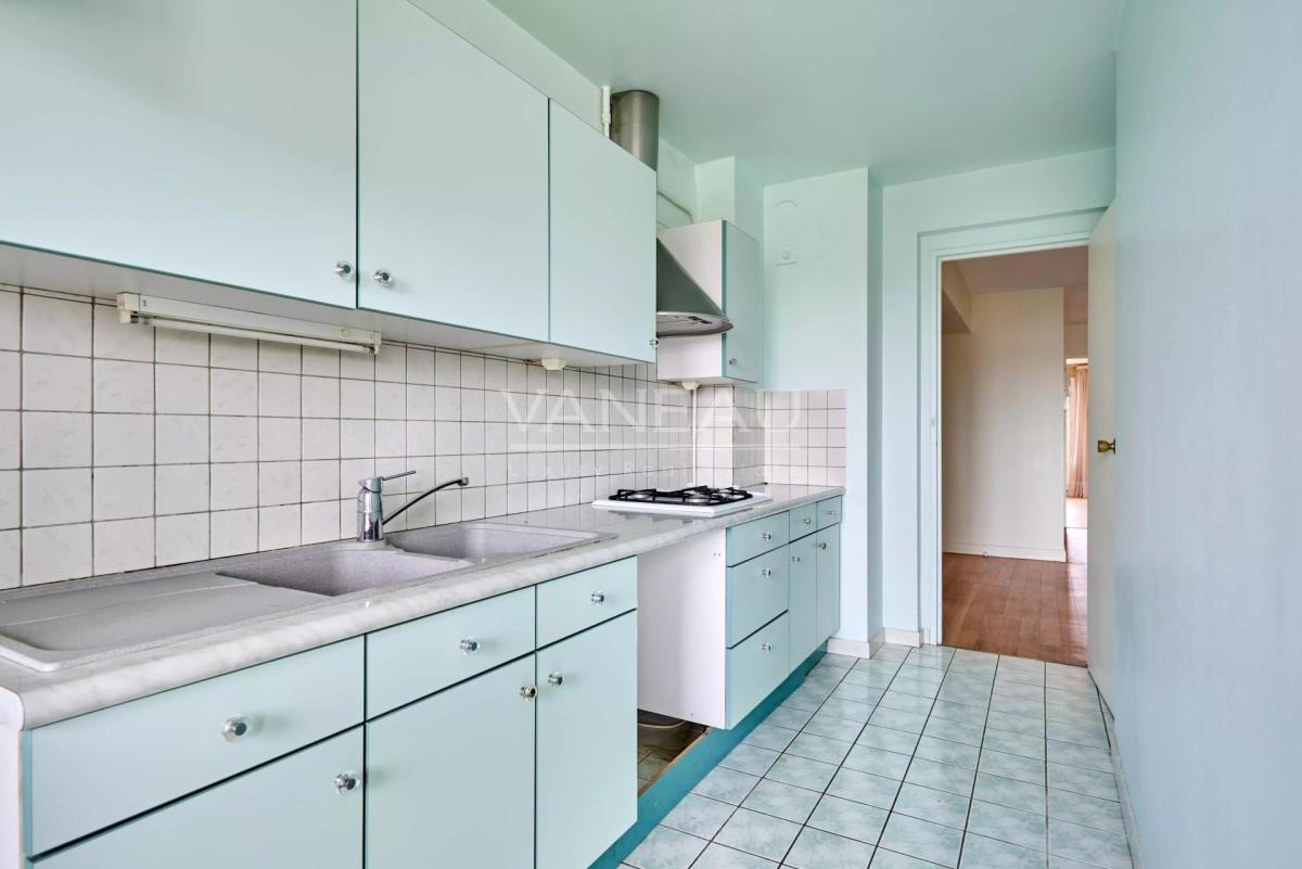 PARIS XVe - Mairie : Appartement avec balcons et vue dégagée sur