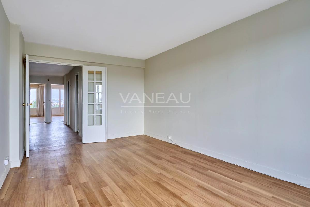 PARIS XVe - Mairie : Appartement avec balcons et vue dégagée sur monuments