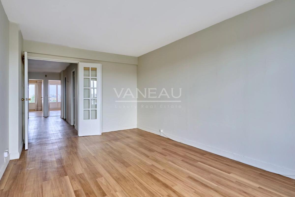 PARIS XVe - Mairie : Appartement avec balcons et vue dégagée sur
