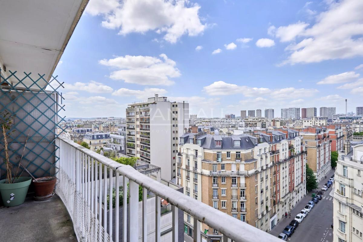 PARIS XVe - Mairie : Appartement avec balcons et vue dégagée sur