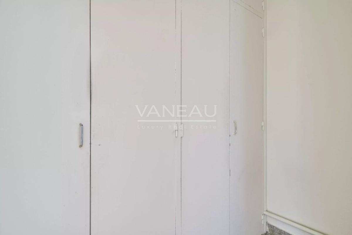 PARIS XVe - Mairie : Appartement avec balcons et vue dégagée sur