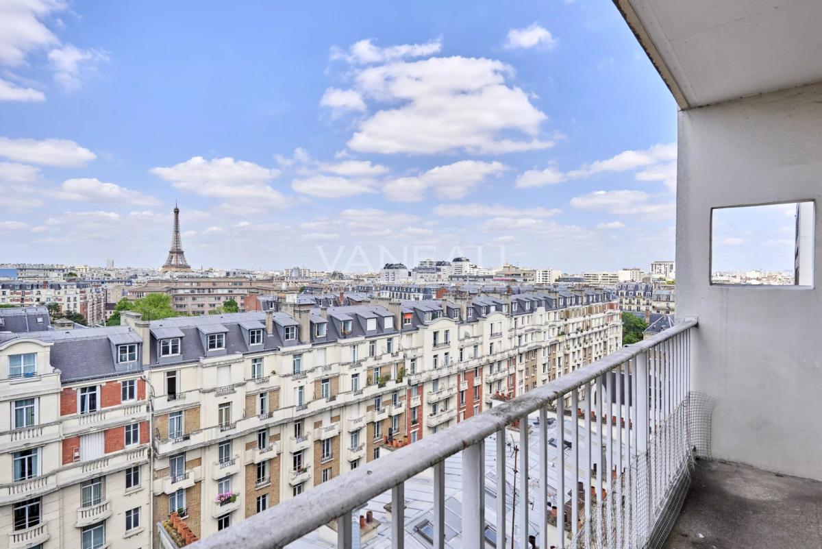 PARIS XVe - Mairie : Appartement avec balcons et vue dégagée sur
