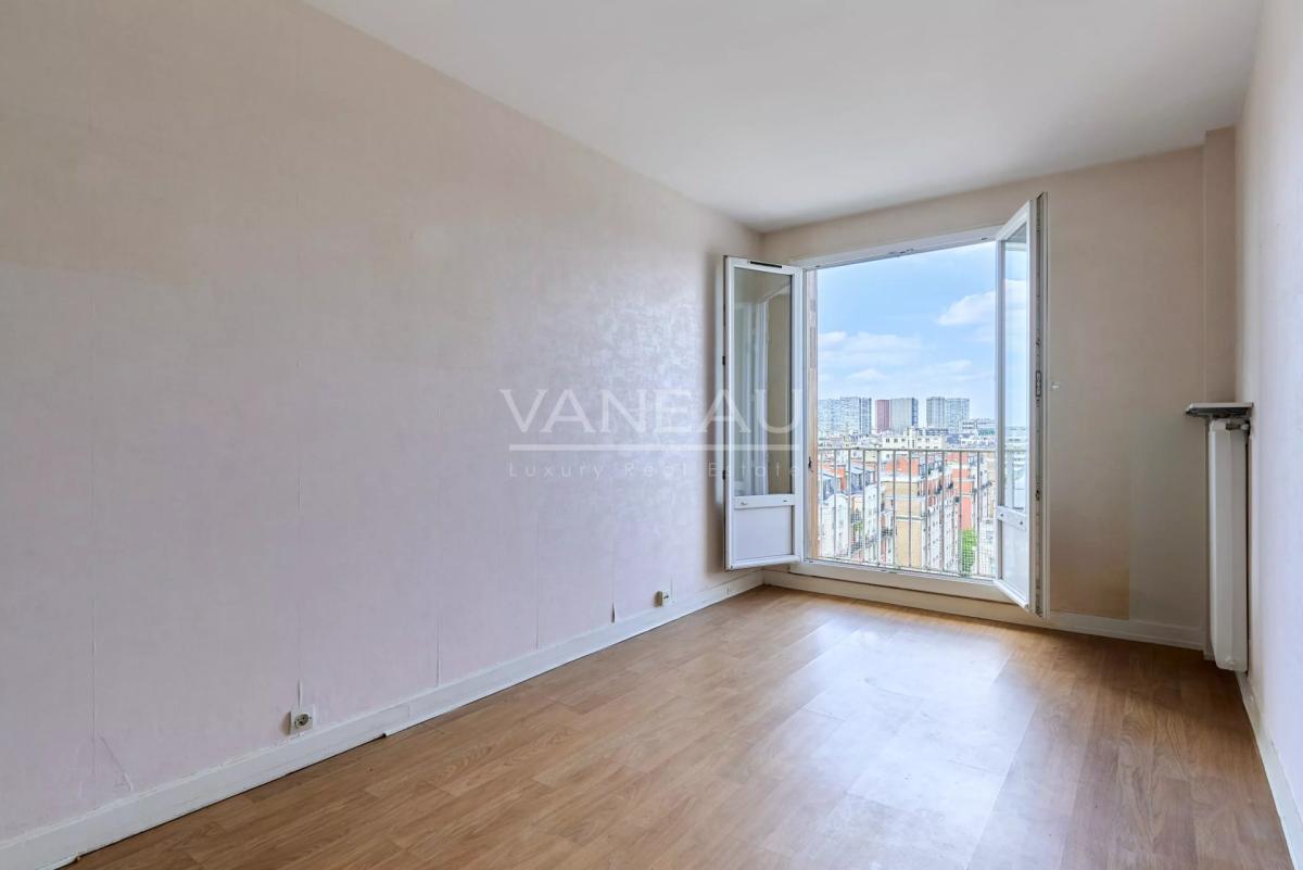 PARIS XVe - Mairie : Appartement avec balcons et vue dégagée sur
