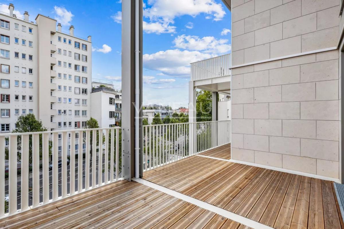 Issy-les-Moulineaux - Trois pièces rénové avec large balcon