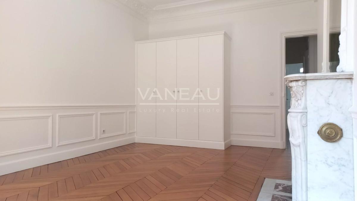 PARIS XVII - Rue de Tocqueville - Duplex