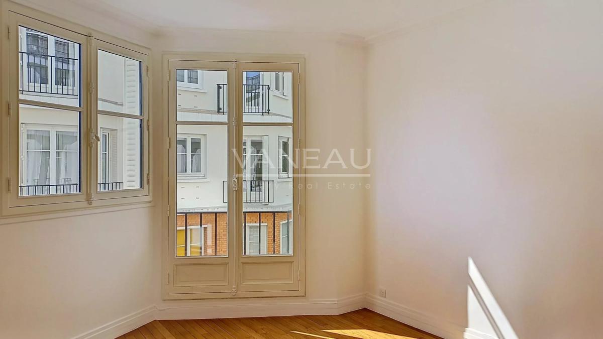 PARIS VII - RUE VANEAU - STUDIO