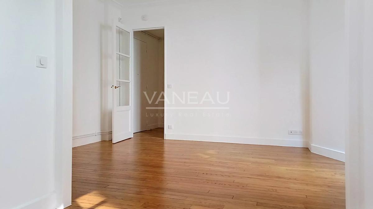 VANEAU VII - RUE VANEAU - STUDIO 1ER ETAGE