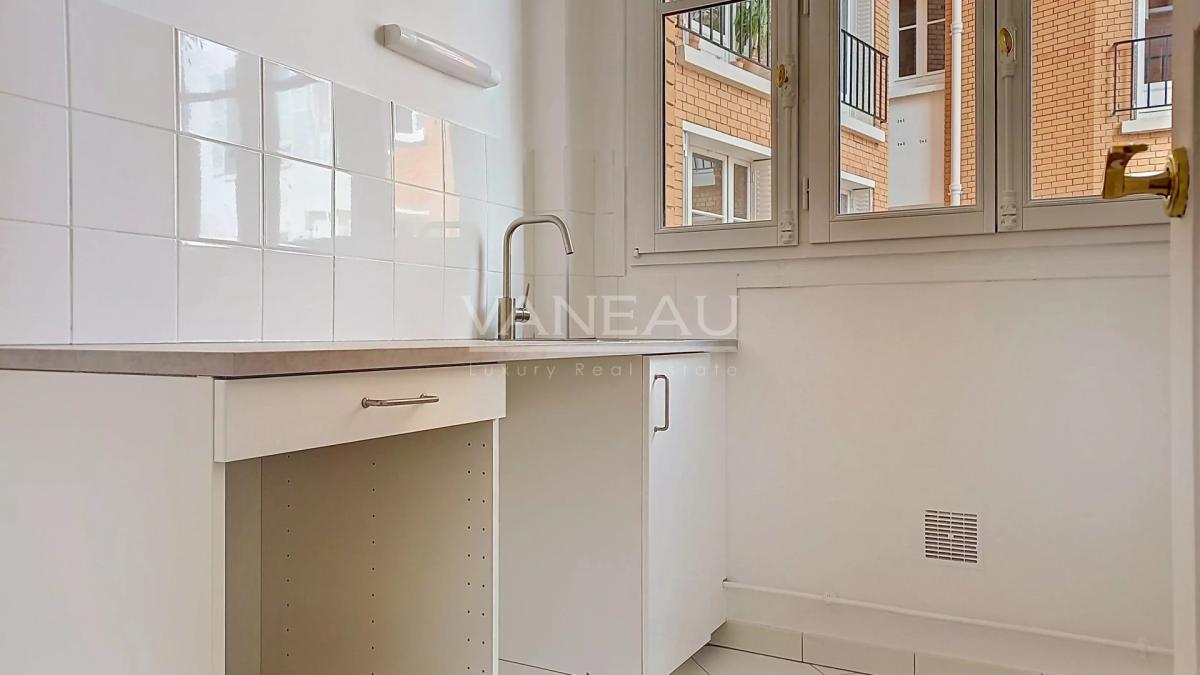 VANEAU VII - RUE VANEAU - STUDIO 1ER ETAGE