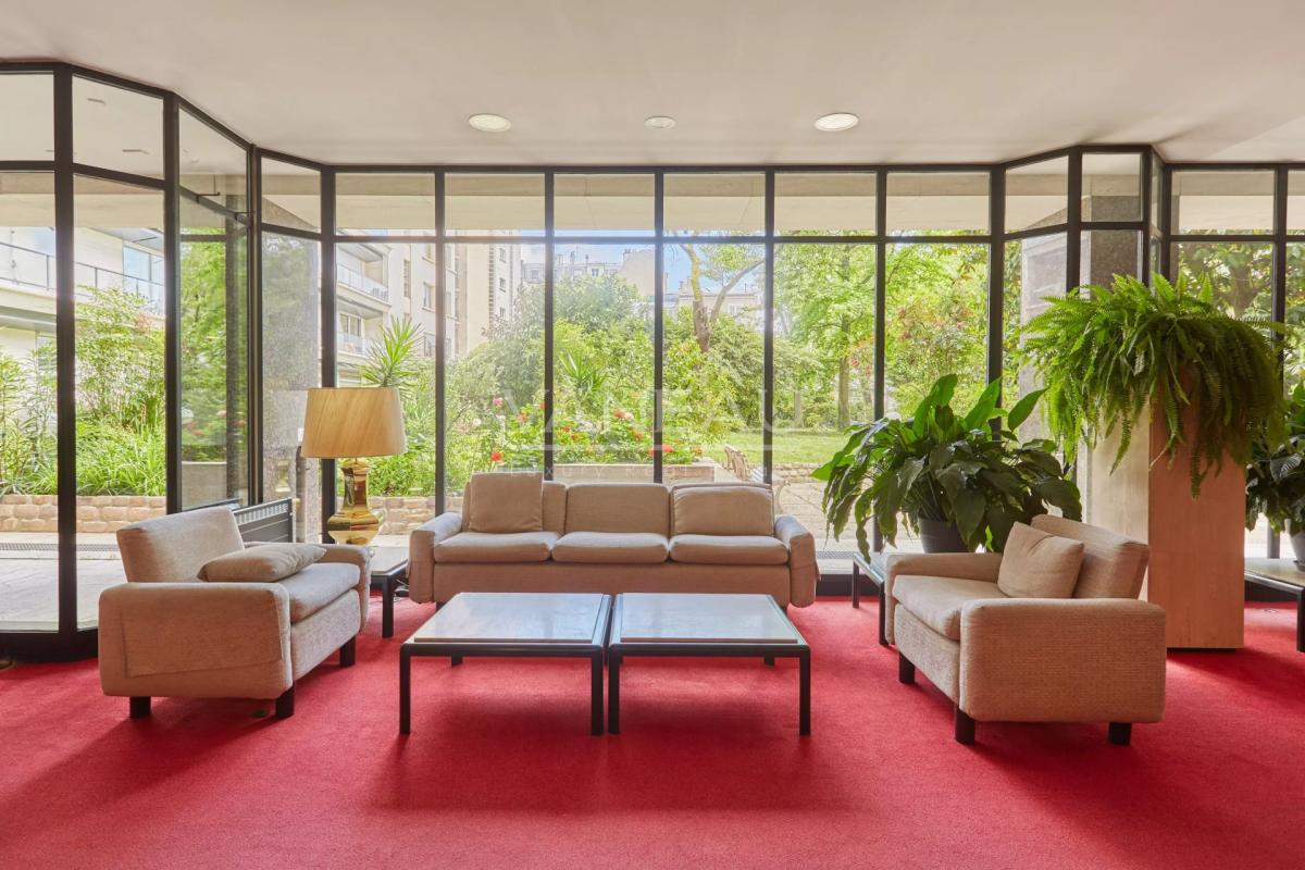 Neuilly – Quartier Mairie – Appartement au calme sur jardin avec