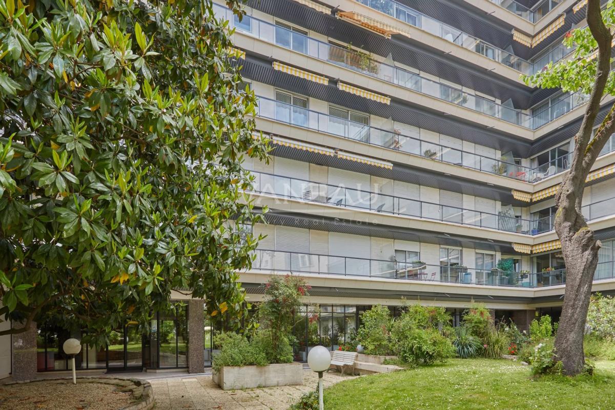 Neuilly – Quartier Mairie – Appartement au calme sur jardin avec