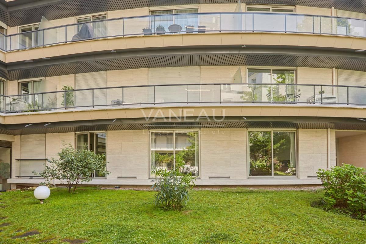 Neuilly – Quartier Mairie – Appartement au calme sur jardin avec