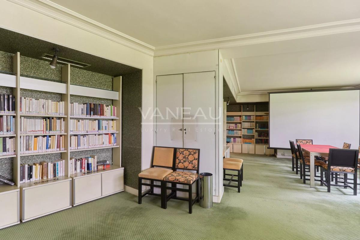 Neuilly – Quartier Mairie – Appartement au calme sur jardin avec
