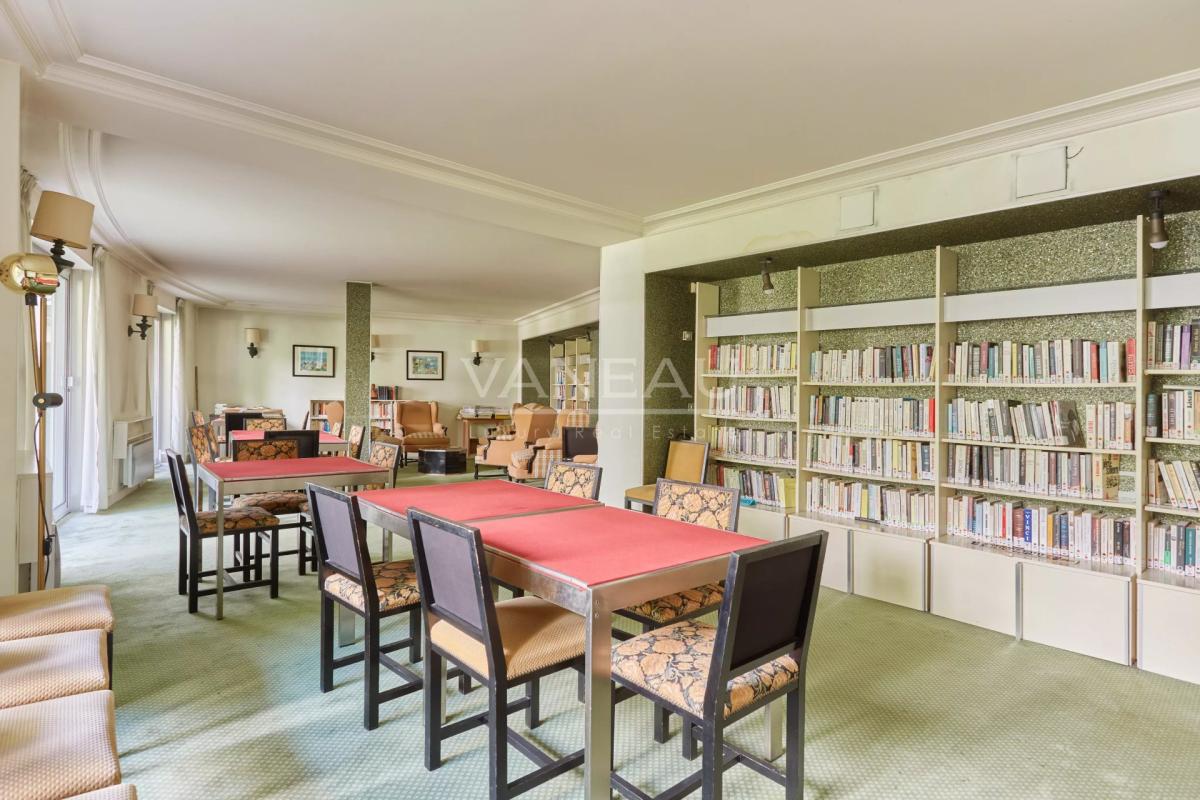 Neuilly – Quartier Mairie – Appartement au calme sur jardin avec