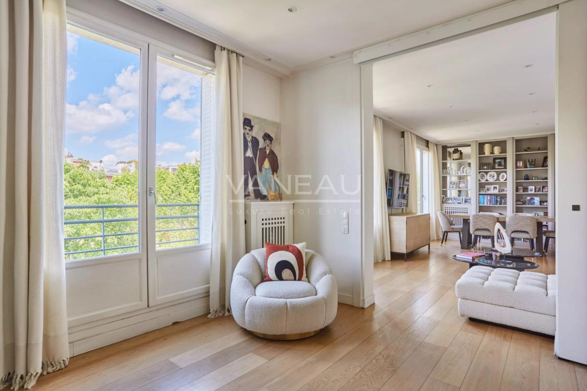Neuilly sur Seine - Château - Dernier étage terrasse de plain-pi