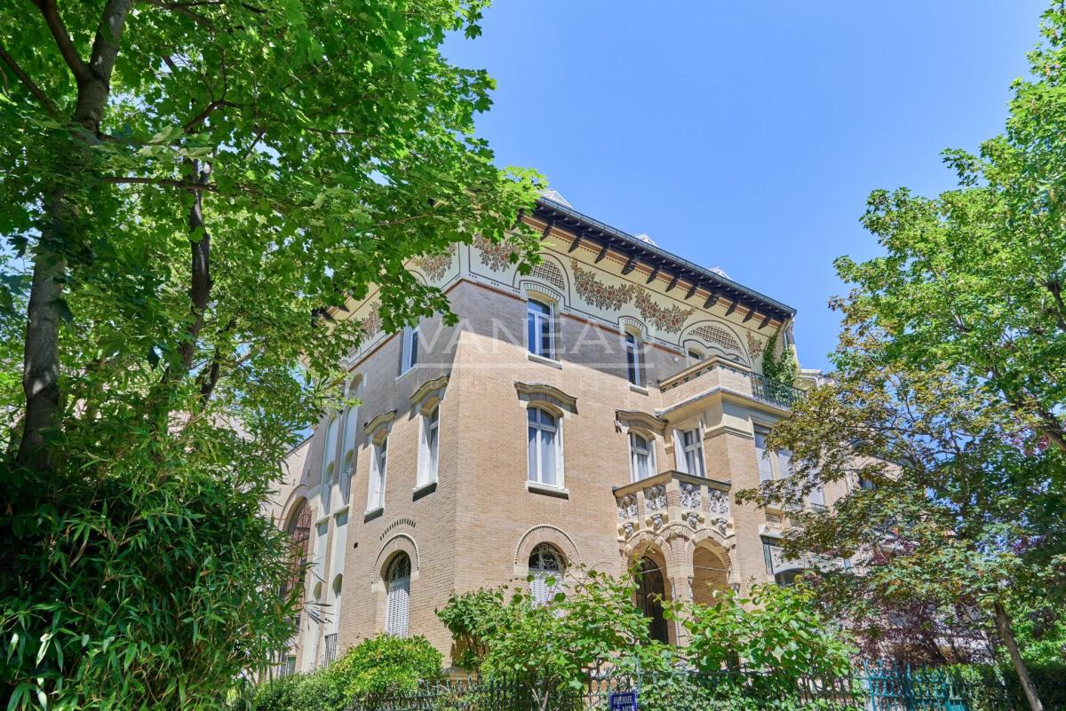 Paris XVIIe - Villa des Ternes - Triplex Art Nouveau avec cour-t