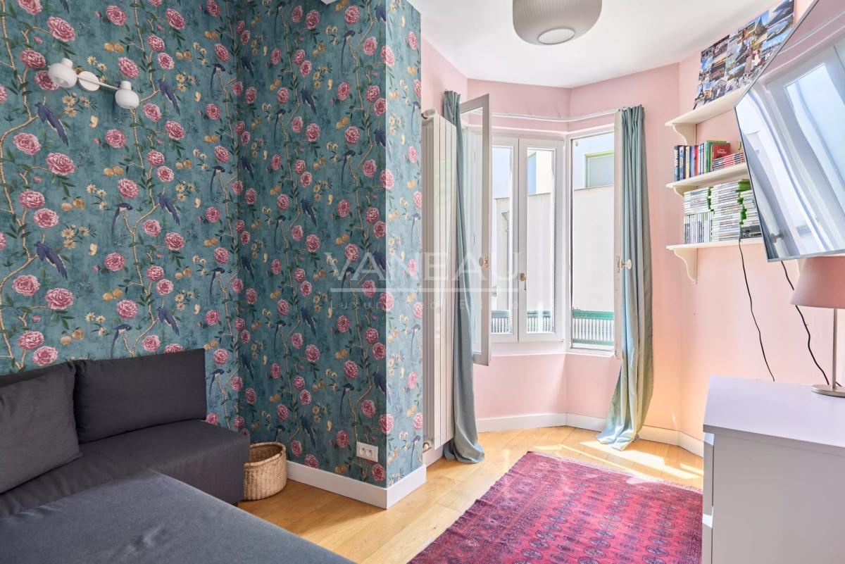 Paris XVIIe - Villa des Ternes - Triplex Art Nouveau avec cour-t