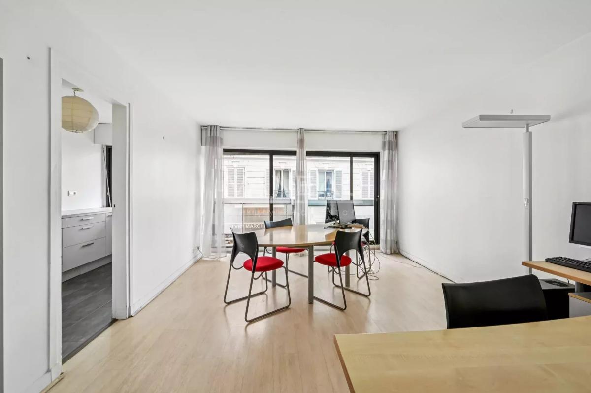 Paris XVe - Volontaires / Vaugirard : Studio lumineux avec balco
