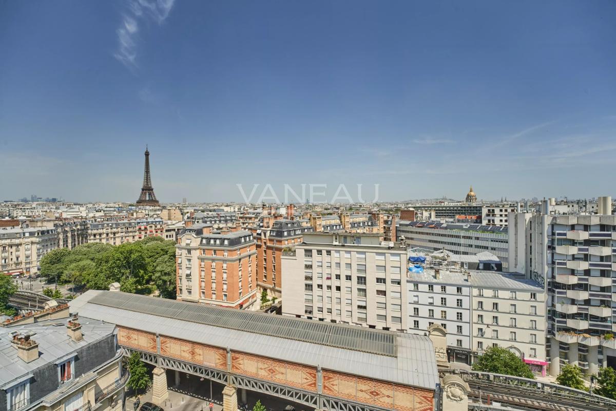 Paris XVe - Cambronne - Dernier étage avec vue monuments