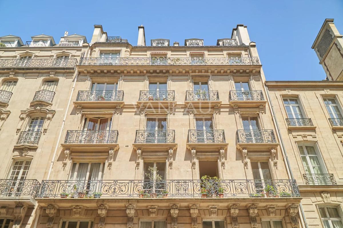 PARIS VIIe - Saint Dominique / Bosquet : charmante studette