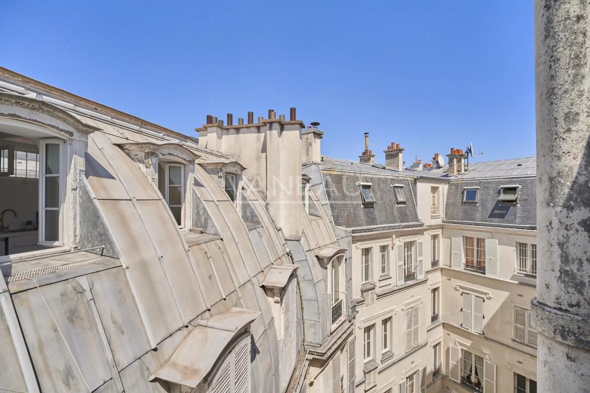 PARIS VIIe - Saint Dominique / Bosquet : charmante studette