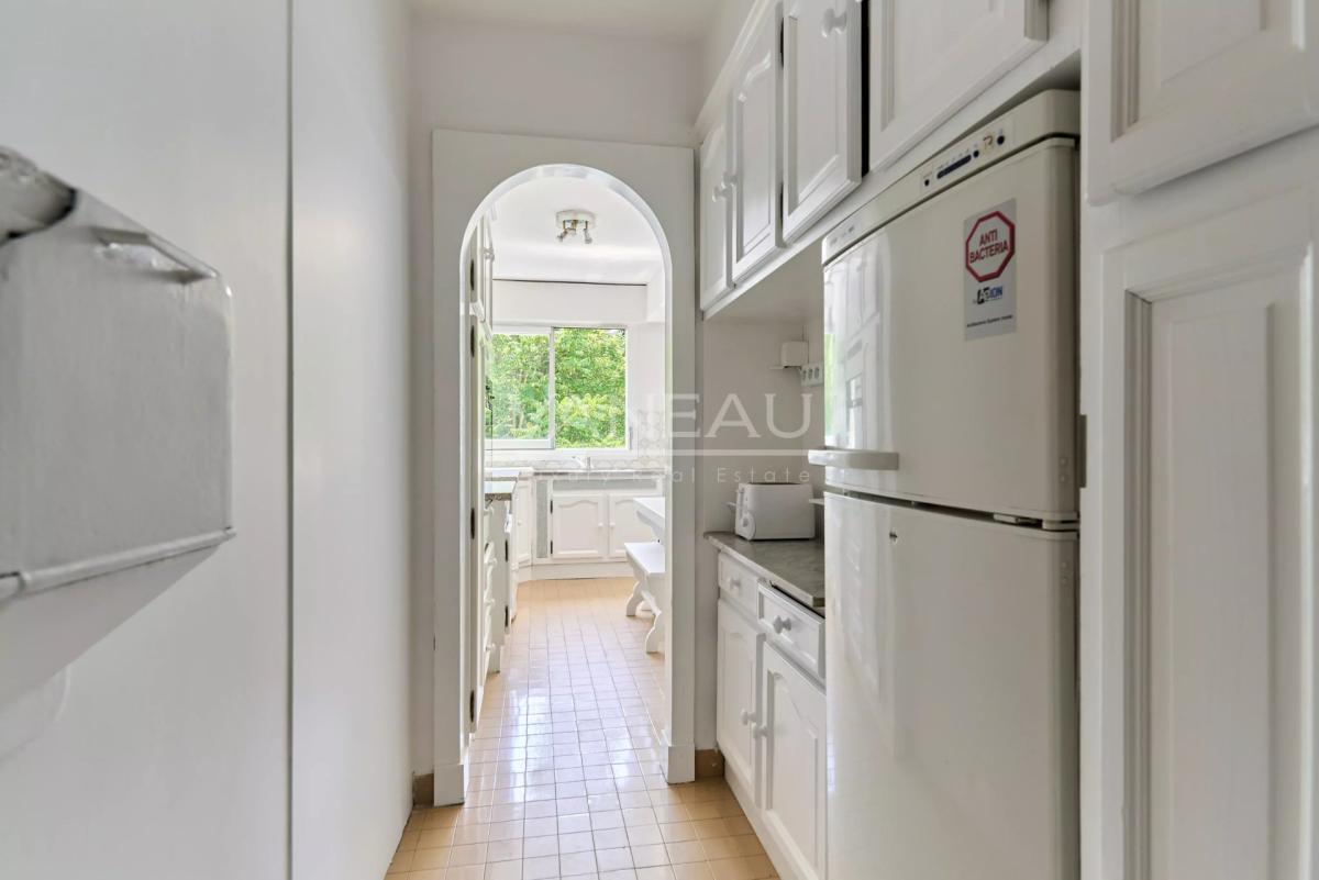 PARIS XVIè – RANELAGH - BALCON-TERRASSE SUR INTÉRIEUR