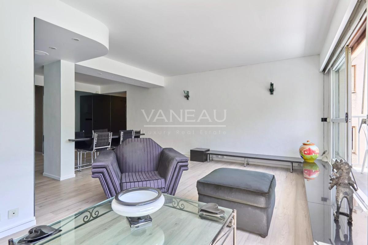 PARIS XVIè – RANELAGH - BALCON-TERRASSE SUR INTÉRIEUR
