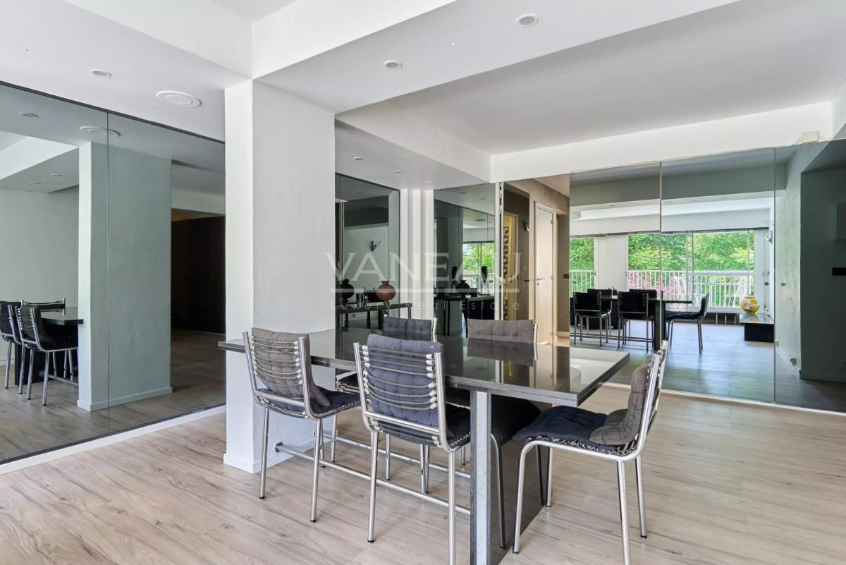 PARIS XVIè – RANELAGH - BALCON-TERRASSE SUR INTÉRIEUR