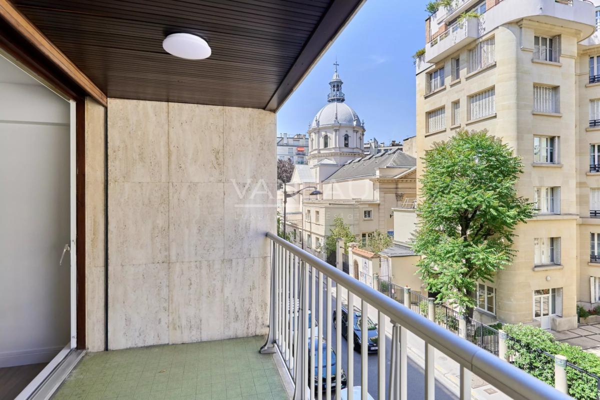 PARIS XVIè – RANELAGH - BALCON-TERRASSE SUR INTÉRIEUR