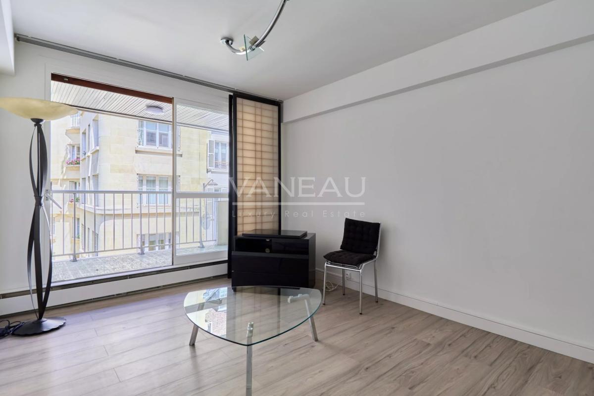 PARIS XVIè – RANELAGH - BALCON-TERRASSE SUR INTÉRIEUR