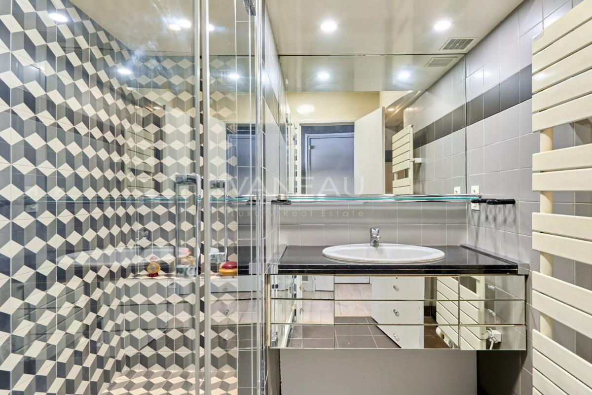 PARIS XVIè – RANELAGH - BALCON-TERRASSE SUR INTÉRIEUR